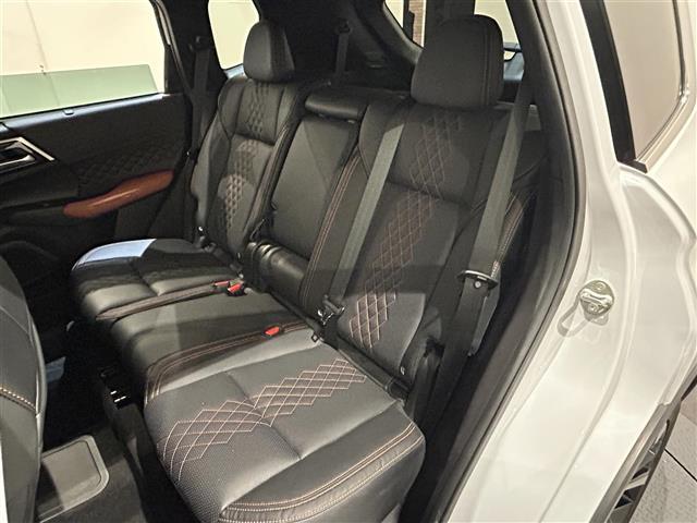 アウトランダーＰＨＥＶ Ｐ　ナビゲーションシステム　９インチＷＶＧＡディスプレイ　地上デジタルＴＶチューナー　ＢＯＳＥプレミアムサウンドシステム　アンチロックブレーキシステム　ブレーキアシスト（23枚目）