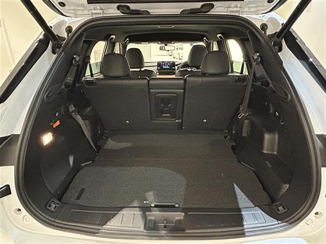 アウトランダーＰＨＥＶ Ｐ　ナビゲーションシステム　９インチＷＶＧＡディスプレイ　地上デジタルＴＶチューナー　ＢＯＳＥプレミアムサウンドシステム　アンチロックブレーキシステム　ブレーキアシスト（25枚目）