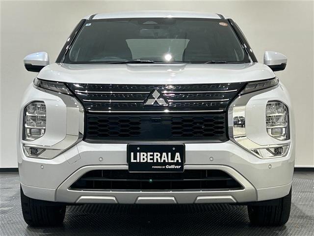 アウトランダーＰＨＥＶ Ｐ　ナビゲーションシステム　９インチＷＶＧＡディスプレイ　地上デジタルＴＶチューナー　ＢＯＳＥプレミアムサウンドシステム　アンチロックブレーキシステム　ブレーキアシスト（28枚目）