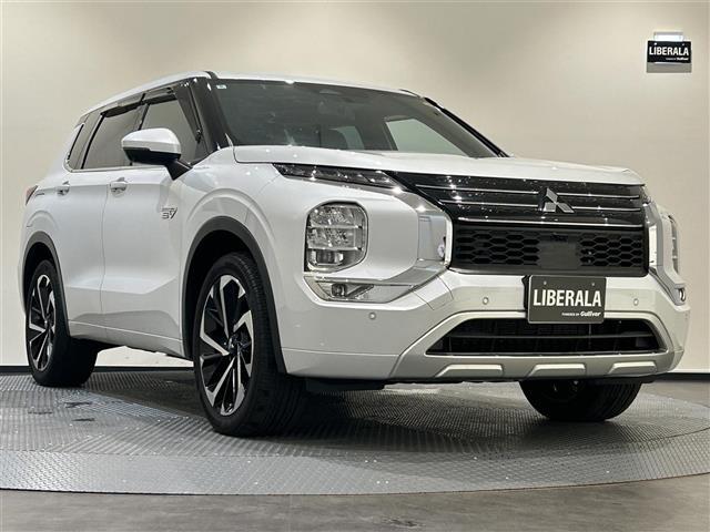 アウトランダーＰＨＥＶ Ｐ　ナビゲーションシステム　９インチＷＶＧＡディスプレイ　地上デジタルＴＶチューナー　ＢＯＳＥプレミアムサウンドシステム　アンチロックブレーキシステム　ブレーキアシスト（29枚目）