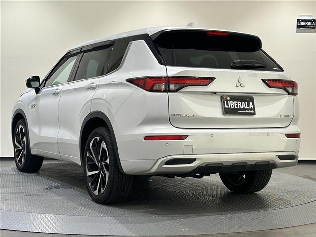 アウトランダーＰＨＥＶ Ｐ　ナビゲーションシステム　９インチＷＶＧＡディスプレイ　地上デジタルＴＶチューナー　ＢＯＳＥプレミアムサウンドシステム　アンチロックブレーキシステム　ブレーキアシスト（32枚目）