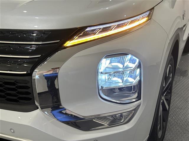 アウトランダーＰＨＥＶ Ｐ　ナビゲーションシステム　９インチＷＶＧＡディスプレイ　地上デジタルＴＶチューナー　ＢＯＳＥプレミアムサウンドシステム　アンチロックブレーキシステム　ブレーキアシスト（35枚目）