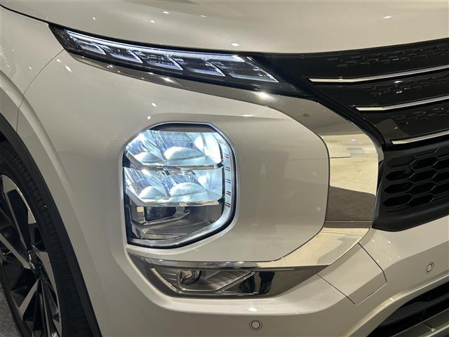 アウトランダーＰＨＥＶ Ｐ　ナビゲーションシステム　９インチＷＶＧＡディスプレイ　地上デジタルＴＶチューナー　ＢＯＳＥプレミアムサウンドシステム　アンチロックブレーキシステム　ブレーキアシスト（36枚目）