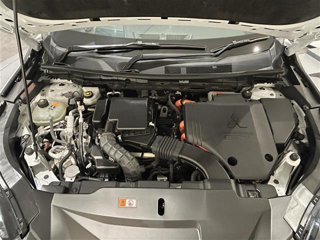 アウトランダーＰＨＥＶ Ｐ　ナビゲーションシステム　９インチＷＶＧＡディスプレイ　地上デジタルＴＶチューナー　ＢＯＳＥプレミアムサウンドシステム　アンチロックブレーキシステム　ブレーキアシスト（42枚目）