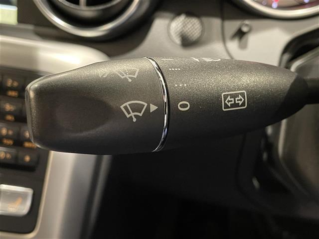 ＳＬＫ ＳＬＫ２００ブルーエフィシェンシー　クルーズコントロール＆可変スピードリミッター　７インチワイドディスプレイ　ＣＤ／ＤＶＤ／ＴＶ　ビークルダイナミクスコントロール　ブレーキアシスト　アンチロックブレーキシステム（12枚目）