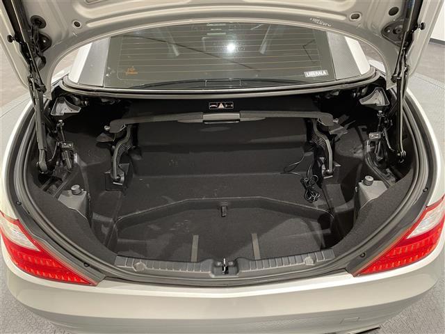 ＳＬＫ ＳＬＫ２００ブルーエフィシェンシー　クルーズコントロール＆可変スピードリミッター　７インチワイドディスプレイ　ＣＤ／ＤＶＤ／ＴＶ　ビークルダイナミクスコントロール　ブレーキアシスト　アンチロックブレーキシステム（22枚目）