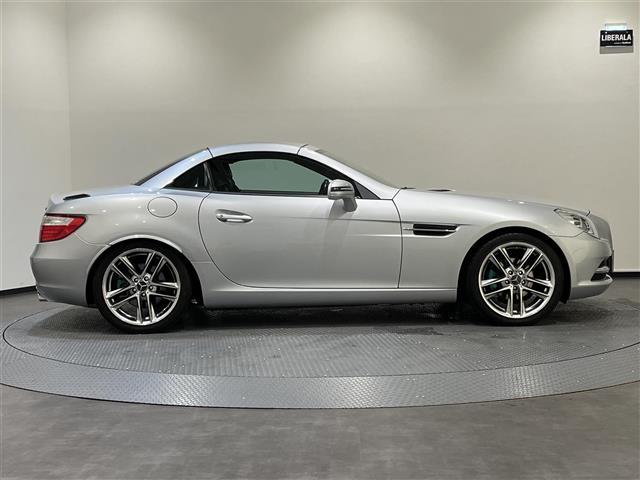 ＳＬＫ ＳＬＫ２００ブルーエフィシェンシー　クルーズコントロール＆可変スピードリミッター　７インチワイドディスプレイ　ＣＤ／ＤＶＤ／ＴＶ　ビークルダイナミクスコントロール　ブレーキアシスト　アンチロックブレーキシステム（29枚目）