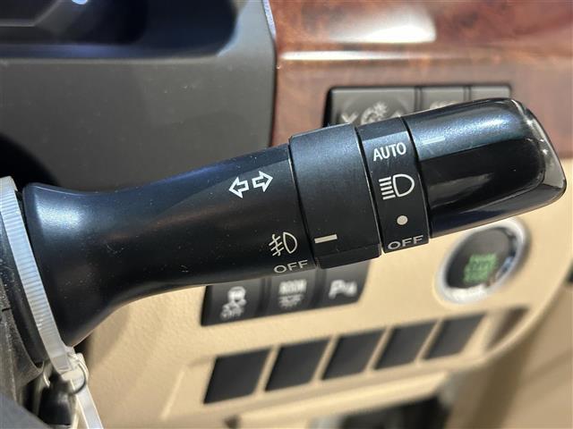 アルファード ２４０Ｘ　社外ＳＤナビゲーションシステム　ＣＤ／ＤＶＤ／ＴＶ／ＢＴ　ＥＴＣ　ＡＢＳ　両側パワースライドドア　純正フロアマット（5枚目）