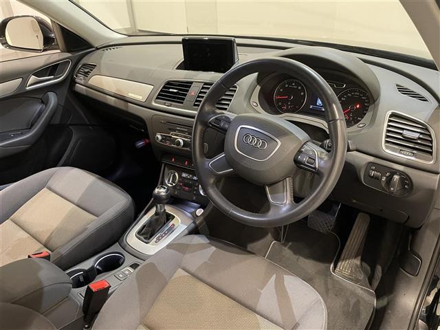 Ｑ３ ２．０ＴＦＳＩクワトロ１７０ＰＳ　ワンオーナー　４ＷＤ　ドライブレコーダー　ＥＴＣ　アイドリングストップ　横滑り防止装置（15枚目）