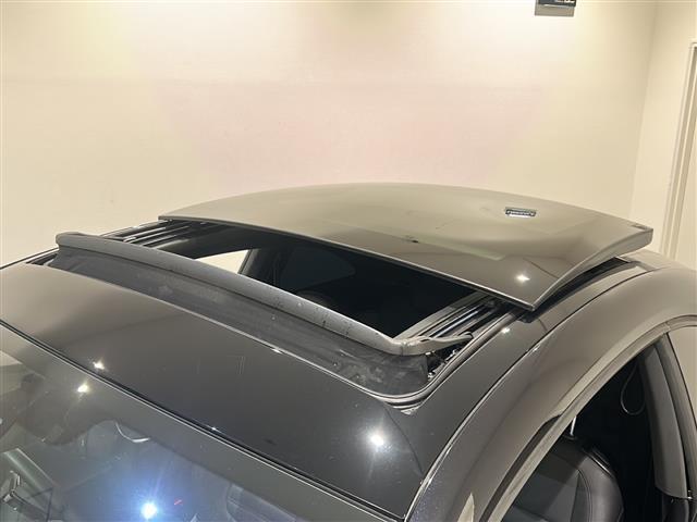 ザ・ビートル ２．０Ｒラインマイスター　レザーシートパッケージ　スポーツシート　シートヒーター（Ｄ席／Ｎ席）Ｖｏｌｋｓｗａｇｅｎ純正ナビゲーションシステム・ＣＤ／ＤＶＤ／ＡＭ／ＦＭ／ＴＶ／Ｂｌｕｅｔｏｏｔｈ　パークディスタンスコントロール（4枚目）