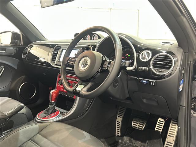 ザ・ビートル ２．０Ｒラインマイスター　レザーシートパッケージ　スポーツシート　シートヒーター（Ｄ席／Ｎ席）Ｖｏｌｋｓｗａｇｅｎ純正ナビゲーションシステム・ＣＤ／ＤＶＤ／ＡＭ／ＦＭ／ＴＶ／Ｂｌｕｅｔｏｏｔｈ　パークディスタンスコントロール（9枚目）