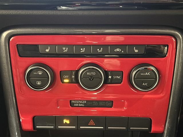 ザ・ビートル ２．０Ｒラインマイスター　レザーシートパッケージ　スポーツシート　シートヒーター（Ｄ席／Ｎ席）Ｖｏｌｋｓｗａｇｅｎ純正ナビゲーションシステム・ＣＤ／ＤＶＤ／ＡＭ／ＦＭ／ＴＶ／Ｂｌｕｅｔｏｏｔｈ　パークディスタンスコントロール（17枚目）