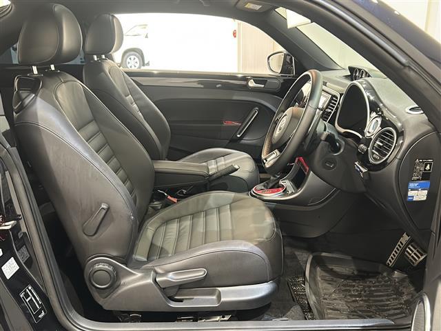 ザ・ビートル ２．０Ｒラインマイスター　レザーシートパッケージ　スポーツシート　シートヒーター（Ｄ席／Ｎ席）Ｖｏｌｋｓｗａｇｅｎ純正ナビゲーションシステム・ＣＤ／ＤＶＤ／ＡＭ／ＦＭ／ＴＶ／Ｂｌｕｅｔｏｏｔｈ　パークディスタンスコントロール（19枚目）