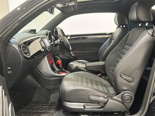 ザ・ビートル ２．０Ｒラインマイスター　レザーシートパッケージ　スポーツシート　シートヒーター（Ｄ席／Ｎ席）Ｖｏｌｋｓｗａｇｅｎ純正ナビゲーションシステム・ＣＤ／ＤＶＤ／ＡＭ／ＦＭ／ＴＶ／Ｂｌｕｅｔｏｏｔｈ　パークディスタンスコントロール（20枚目）
