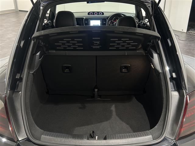 ザ・ビートル ２．０Ｒラインマイスター　レザーシートパッケージ　スポーツシート　シートヒーター（Ｄ席／Ｎ席）Ｖｏｌｋｓｗａｇｅｎ純正ナビゲーションシステム・ＣＤ／ＤＶＤ／ＡＭ／ＦＭ／ＴＶ／Ｂｌｕｅｔｏｏｔｈ　パークディスタンスコントロール（24枚目）