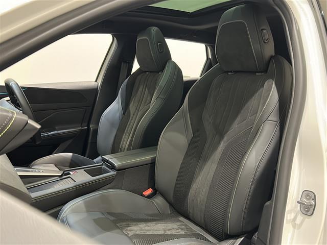 ３０８ ＳＷ　ＧＴ　ブルーＨＤｉ　アダプティブクルーズコントロール　レーンキープアシスト　パワーテールゲート　ＢｌｕｅｔｏｏｔｈマトリックスＬＥＤヘッドライト　フロントシートヒーター　運転席パワーシート　アンビエントライト　ＥＴＣ（9枚目）