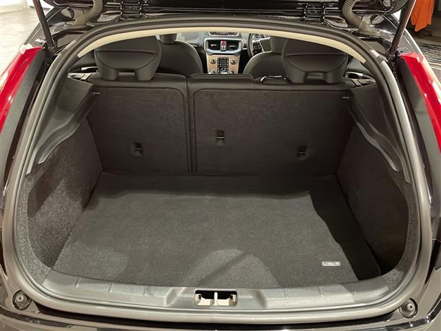 Ｖ４０ クロスカントリー　Ｔ５　ＡＷＤ　モメンタム　４ＷＤ　純正ＨＤＤナビ　バックカメラ　ＥＴＣ　インテリセーフ　衝突回避ブレーキ　レーンキーピングエイド　アダプティブクルーズコントロール　ブラインドスポットインフォメーションシステム（3枚目）