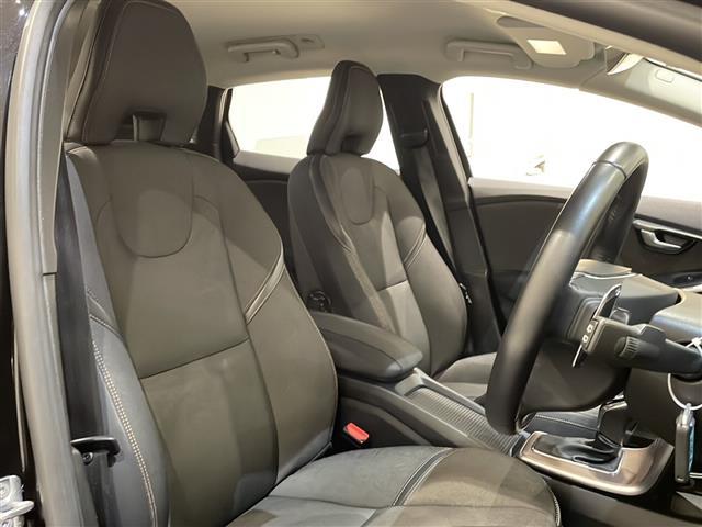 Ｖ４０ クロスカントリー　Ｔ５　ＡＷＤ　モメンタム　４ＷＤ　純正ＨＤＤナビ　バックカメラ　ＥＴＣ　インテリセーフ　衝突回避ブレーキ　レーンキーピングエイド　アダプティブクルーズコントロール　ブラインドスポットインフォメーションシステム（5枚目）