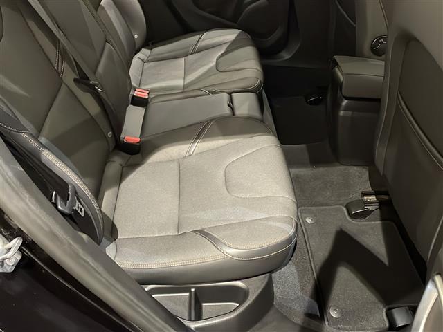 Ｖ４０ クロスカントリー　Ｔ５　ＡＷＤ　モメンタム　４ＷＤ　純正ＨＤＤナビ　バックカメラ　ＥＴＣ　インテリセーフ　衝突回避ブレーキ　レーンキーピングエイド　アダプティブクルーズコントロール　ブラインドスポットインフォメーションシステム（9枚目）