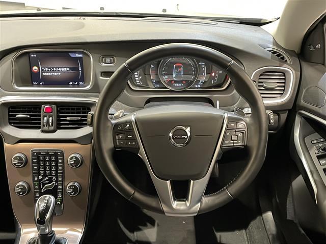 Ｖ４０ クロスカントリー　Ｔ５　ＡＷＤ　モメンタム　４ＷＤ　純正ＨＤＤナビ　バックカメラ　ＥＴＣ　インテリセーフ　衝突回避ブレーキ　レーンキーピングエイド　アダプティブクルーズコントロール　ブラインドスポットインフォメーションシステム（16枚目）