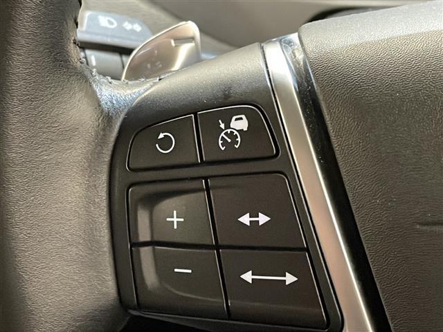 Ｖ４０ クロスカントリー　Ｔ５　ＡＷＤ　モメンタム　４ＷＤ　純正ＨＤＤナビ　バックカメラ　ＥＴＣ　インテリセーフ　衝突回避ブレーキ　レーンキーピングエイド　アダプティブクルーズコントロール　ブラインドスポットインフォメーションシステム（18枚目）