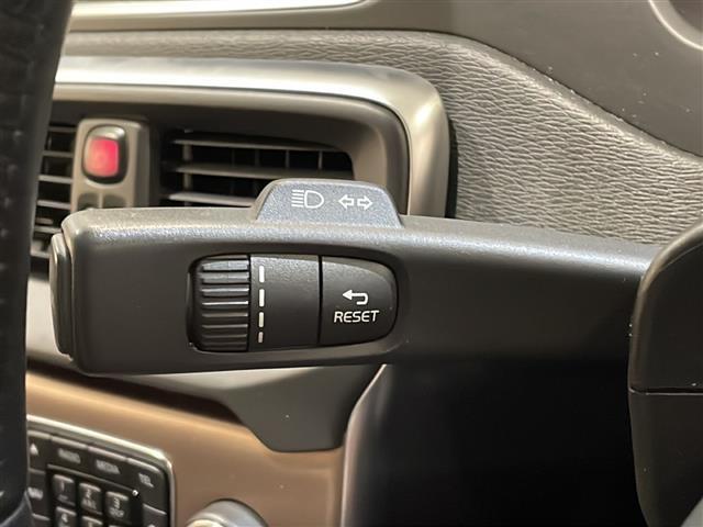 Ｖ４０ クロスカントリー　Ｔ５　ＡＷＤ　モメンタム　４ＷＤ　純正ＨＤＤナビ　バックカメラ　ＥＴＣ　インテリセーフ　衝突回避ブレーキ　レーンキーピングエイド　アダプティブクルーズコントロール　ブラインドスポットインフォメーションシステム（21枚目）