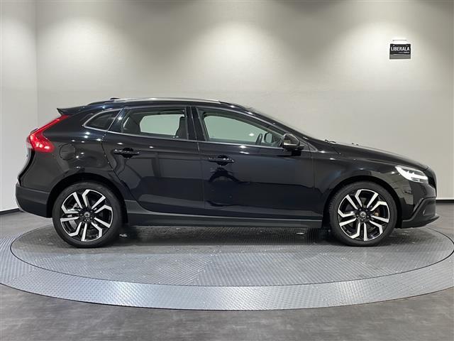 Ｖ４０ クロスカントリー　Ｔ５　ＡＷＤ　モメンタム　４ＷＤ　純正ＨＤＤナビ　バックカメラ　ＥＴＣ　インテリセーフ　衝突回避ブレーキ　レーンキーピングエイド　アダプティブクルーズコントロール　ブラインドスポットインフォメーションシステム（41枚目）