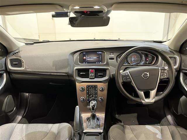 Ｖ４０ クロスカントリー　Ｔ５　ＡＷＤ　モメンタム　４ＷＤ　純正ＨＤＤナビ　バックカメラ　ＥＴＣ　インテリセーフ　衝突回避ブレーキ　レーンキーピングエイド　アダプティブクルーズコントロール　ブラインドスポットインフォメーションシステム（42枚目）