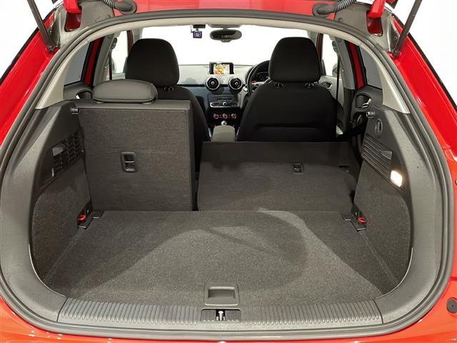 A1スポーツバック ミッドナイトリミテッド SSDナビゲーション CD/DVDプレイヤー Bluetooth バイキセノンパッケージ コンビニエンスパッケージ  シートヒーター(フロント) ドライブレコーダー ETC(4枚目)