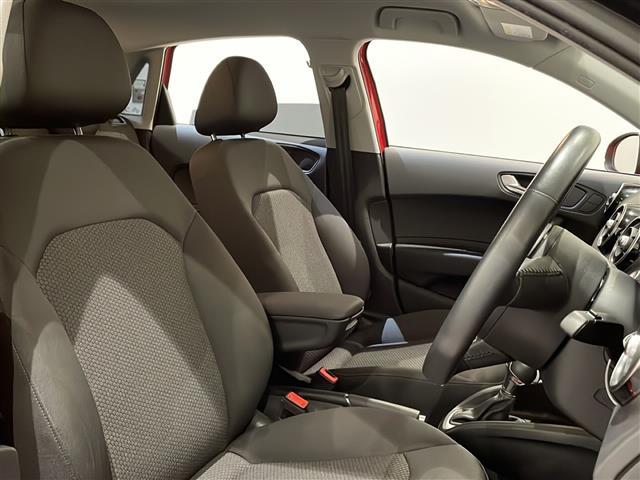 A1スポーツバック ミッドナイトリミテッド SSDナビゲーション CD/DVDプレイヤー Bluetooth バイキセノンパッケージ コンビニエンスパッケージ  シートヒーター(フロント) ドライブレコーダー ETC(24枚目)