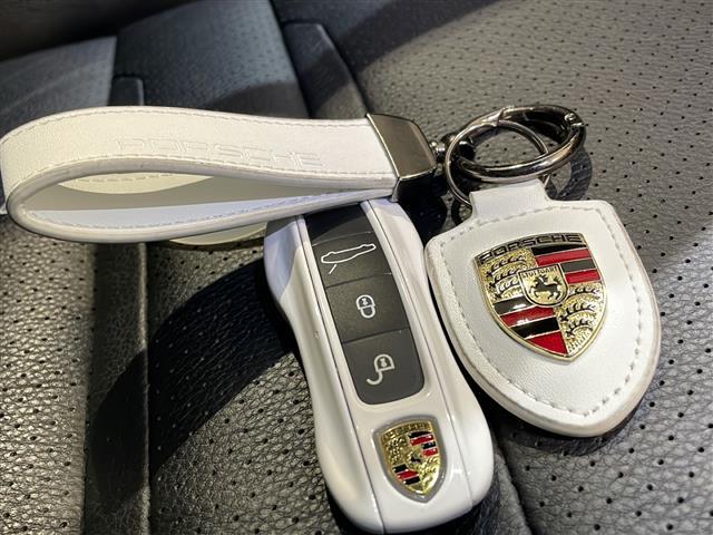 パナメーラ 4S スポーツエグゾーストシステム ポルシェアクティブサスペンション アダプティブクルーズコントロール レーンキーピングアシスト ブラインドスポットアシスト ドライブレコーダー Bluetooth(28枚目)