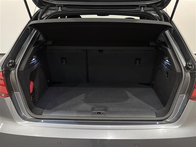 A3 スポーツバック2.0TFSIクワトロ スポーツ Sラインパッケージ LEDヘッドライト LEDリヤダイナミックターンインディケーター Audiバーチャルコックピット スポーツバンパー Slineスポーツサスペンション(2枚目)