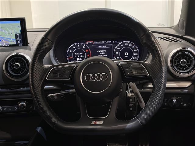 A3 スポーツバック2.0TFSIクワトロ スポーツ Sラインパッケージ LEDヘッドライト LEDリヤダイナミックターンインディケーター Audiバーチャルコックピット スポーツバンパー Slineスポーツサスペンション(3枚目)