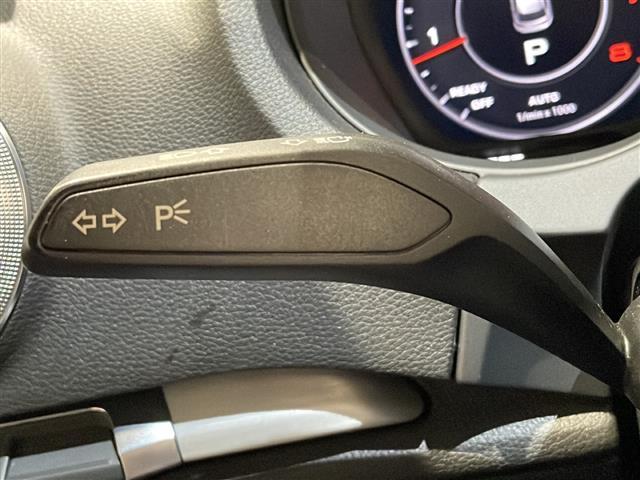 A3 スポーツバック2.0TFSIクワトロ スポーツ Sラインパッケージ LEDヘッドライト LEDリヤダイナミックターンインディケーター Audiバーチャルコックピット スポーツバンパー Slineスポーツサスペンション(9枚目)