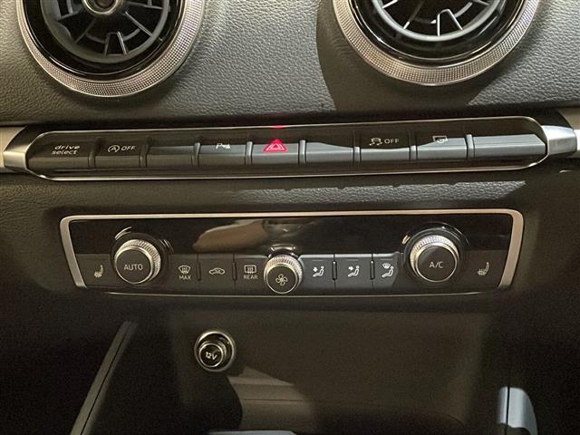 A3 スポーツバック2.0TFSIクワトロ スポーツ Sラインパッケージ LEDヘッドライト LEDリヤダイナミックターンインディケーター Audiバーチャルコックピット スポーツバンパー Slineスポーツサスペンション(12枚目)