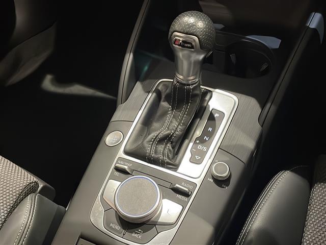 A3 スポーツバック2.0TFSIクワトロ スポーツ Sラインパッケージ LEDヘッドライト LEDリヤダイナミックターンインディケーター Audiバーチャルコックピット スポーツバンパー Slineスポーツサスペンション(13枚目)