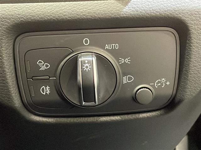 A3 スポーツバック2.0TFSIクワトロ スポーツ Sラインパッケージ LEDヘッドライト LEDリヤダイナミックターンインディケーター Audiバーチャルコックピット スポーツバンパー Slineスポーツサスペンション(15枚目)