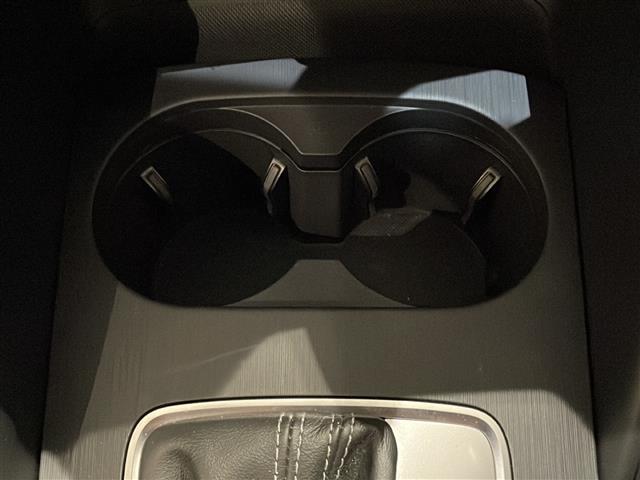 A3 スポーツバック2.0TFSIクワトロ スポーツ Sラインパッケージ LEDヘッドライト LEDリヤダイナミックターンインディケーター Audiバーチャルコックピット スポーツバンパー Slineスポーツサスペンション(16枚目)