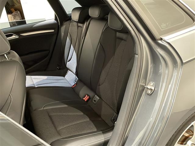 A3 スポーツバック2.0TFSIクワトロ スポーツ Sラインパッケージ LEDヘッドライト LEDリヤダイナミックターンインディケーター Audiバーチャルコックピット スポーツバンパー Slineスポーツサスペンション(22枚目)