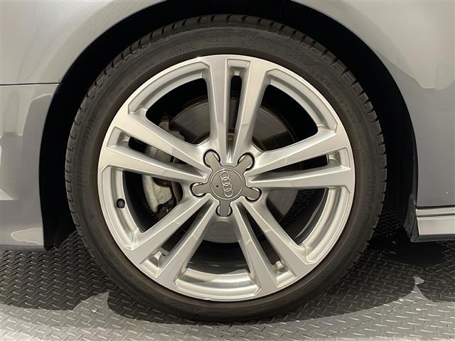 A3 スポーツバック2.0TFSIクワトロ スポーツ Sラインパッケージ LEDヘッドライト LEDリヤダイナミックターンインディケーター Audiバーチャルコックピット スポーツバンパー Slineスポーツサスペンション(25枚目)