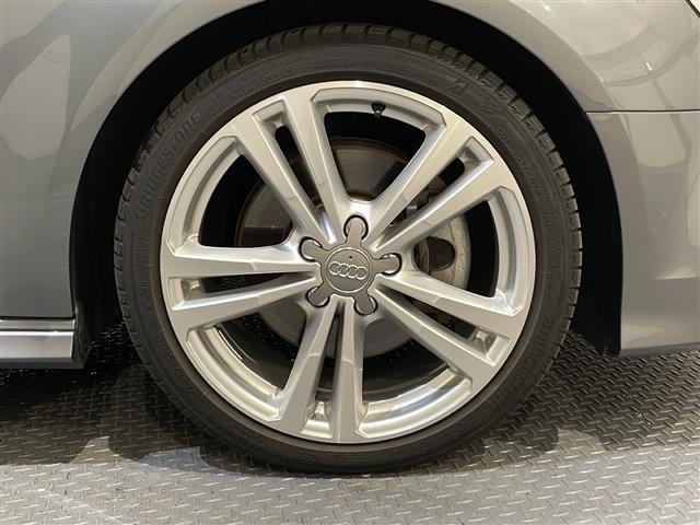 A3 スポーツバック2.0TFSIクワトロ スポーツ Sラインパッケージ LEDヘッドライト LEDリヤダイナミックターンインディケーター Audiバーチャルコックピット スポーツバンパー Slineスポーツサスペンション(28枚目)