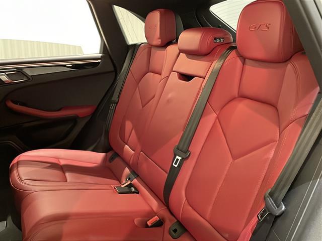 マカン マカンＧＴＳ　ベンチレーション　シートヒーター　レーンキープアシストアダプティブクルーズコントロール　ＲＳスパイダー２０インチＡＷ　スポーツエグゾーストシステム　ＡｐｐｌｅＣａｒＰｌａｙ　Ｂｌｕｅｔｏｏｔｈ（16枚目）