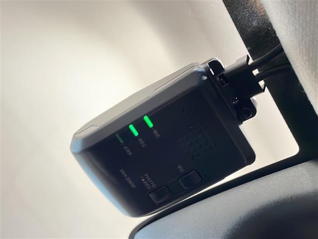 ヴェゼル ｅ：ＨＥＶ　Ｚ　ホンダセンシング　Ｈｏｎｄａ　ＣＯＮＮＥＣＴディスプレー　純正ナビゲーションシステム　ＴＶ／ＢＴ／ＵＳＢ・ＥＴＣ２．０　安全支援情報　路肩逸脱抑制機能　ブラインドスポットインフォメーシ（5枚目）