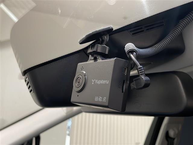 レンジローバーイヴォーク フリースタイル　クルーズコントロール　レーンデパーチャーワーニング　パークアシスト　ハンズフリーパワーテールゲート　シートヒーター　オートハイビームアシスト　前後ドライブレコーダー　スペアキー（4枚目）