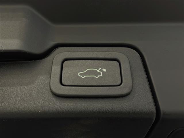 レンジローバーイヴォーク フリースタイル　クルーズコントロール　レーンデパーチャーワーニング　パークアシスト　ハンズフリーパワーテールゲート　シートヒーター　オートハイビームアシスト　前後ドライブレコーダー　スペアキー（27枚目）