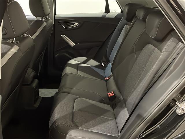 Ｑ２ ３０ＴＦＳＩスポーツ　アダプティブクルーズコントロール　レーンキピングアシスト　ハイビームアシスト　純正ＨＤＤナビ　ＴＶ／ＦＭ／ＡＭ／Ｂｌｕｅｔｏｏｔｈ　シートヒーター　レイン／ライトセンサー　ＥＴＣ２．０（5枚目）