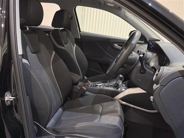 Ｑ２ ３０ＴＦＳＩスポーツ　アダプティブクルーズコントロール　レーンキピングアシスト　ハイビームアシスト　純正ＨＤＤナビ　ＴＶ／ＦＭ／ＡＭ／Ｂｌｕｅｔｏｏｔｈ　シートヒーター　レイン／ライトセンサー　ＥＴＣ２．０（7枚目）