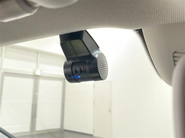 Ｅクラス Ｅ４５０　４マチック　エクスクルーシブ　エクスクルーシブパッケージ　パノラミックスライディングルーフ　Ｂｕｒｍｅｓｔｅｒサラウンドサウンドシステム　シートベンチレーター　レーダーセーフティパッケージ　アクティブディスタンスアシスト（4枚目）