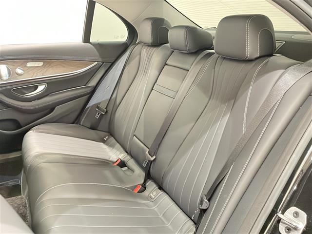 Ｅクラス Ｅ４５０　４マチック　エクスクルーシブ　エクスクルーシブパッケージ　パノラミックスライディングルーフ　Ｂｕｒｍｅｓｔｅｒサラウンドサウンドシステム　シートベンチレーター　レーダーセーフティパッケージ　アクティブディスタンスアシスト（24枚目）