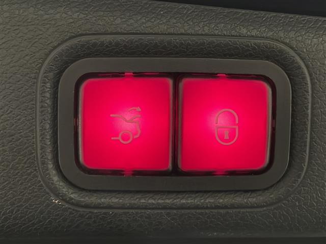 Ｅクラス Ｅ４５０　４マチック　エクスクルーシブ　エクスクルーシブパッケージ　パノラミックスライディングルーフ　Ｂｕｒｍｅｓｔｅｒサラウンドサウンドシステム　シートベンチレーター　レーダーセーフティパッケージ　アクティブディスタンスアシスト（27枚目）